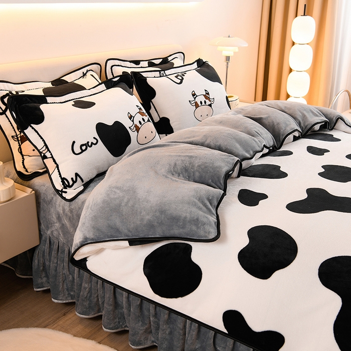 91家纺网 家纺一手货源 找家纺 绒宴 2025新款8.5斤牛奶绒金貂法莱绒床裙款保暖四件套 小奶牛