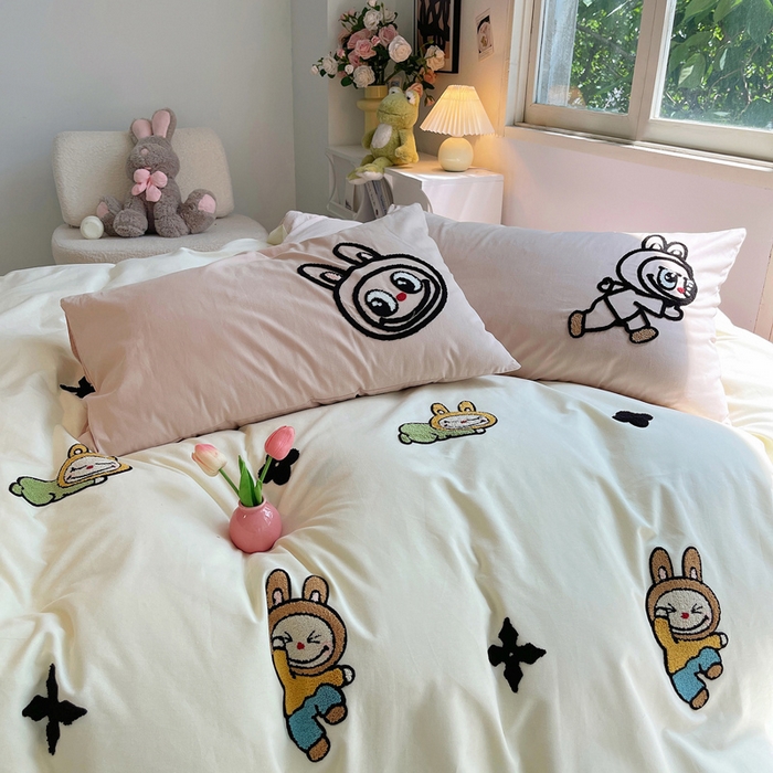 91家纺网 家纺一手货源 找家纺 炫拼家纺 2026新款全棉纯棉磨毛卡通满版绣加厚纯棉四件套-米兜 米兜-淘气兔