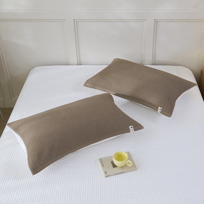 91家纺网 家纺一手货源 找家纺 悦然毛巾被 2025新款全棉纯棉蜂窝棉语单枕巾 枕巾单件 蜂窝棉语深咖 52x78cm枕巾一对