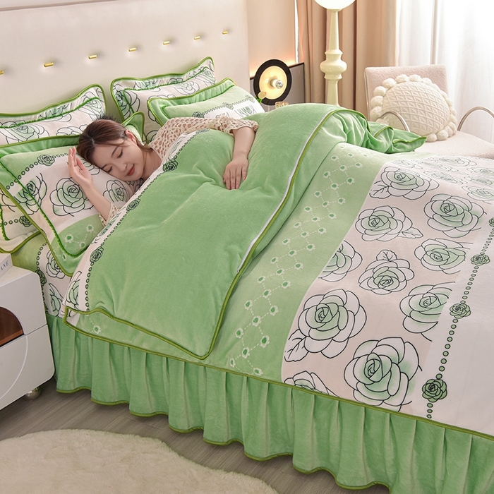 91家纺网 家纺一手货源 找家纺 绒宴 2025新款8.5斤牛奶绒金貂法莱绒床裙款保暖四件套 爱丽丝-绿