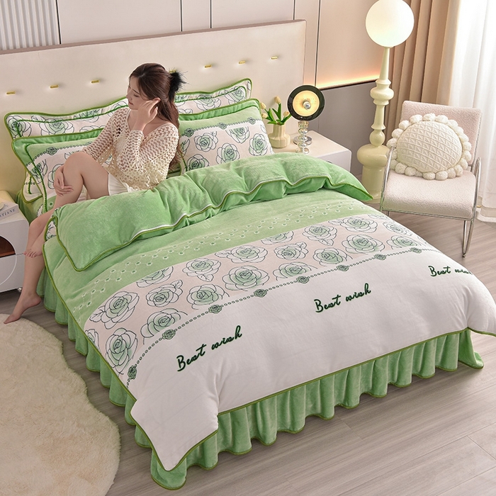 91家纺网 家纺一手货源 找家纺 绒宴 2025新款8.5斤牛奶绒金貂法莱绒床裙款保暖四件套 爱丽丝-绿