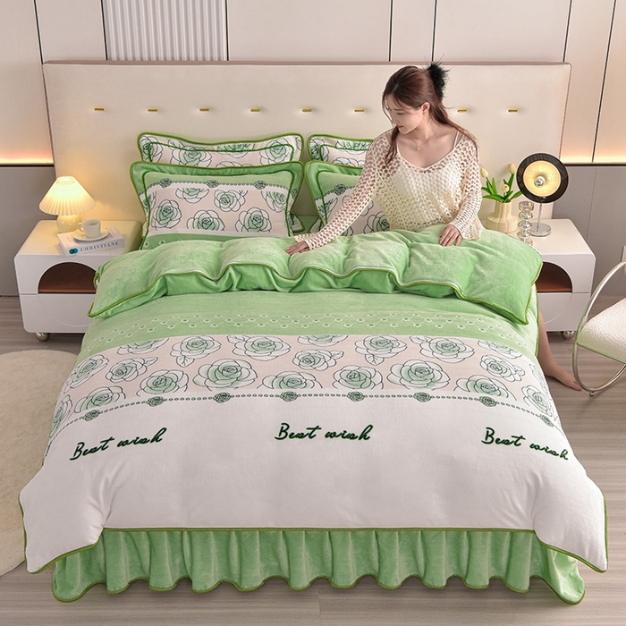 91家纺网 家纺一手货源 找家纺 绒宴 2025新款8.5斤牛奶绒金貂法莱绒床裙款保暖四件套 爱丽丝-绿