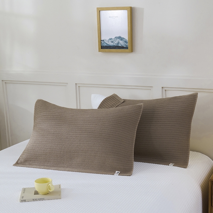 91家纺网 家纺一手货源 找家纺 悦然毛巾被 2025新款全棉纯棉蜂窝棉语单枕巾 枕巾单件 蜂窝棉语深咖 52x78cm枕巾一只