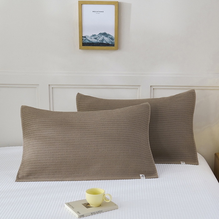 91家纺网 家纺一手货源 找家纺 悦然毛巾被 2025新款全棉纯棉蜂窝棉语单枕巾 枕巾单件 蜂窝棉语深咖 52x78cm枕巾一只