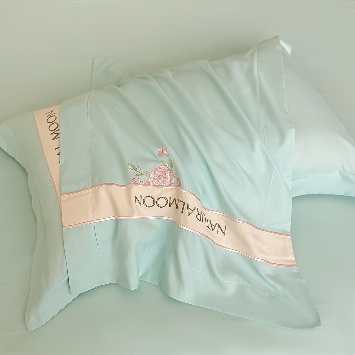 91家纺网 家纺一手货源 找家纺 遇见家居生活馆 2025新款亲肤棉刺绣四件套-花田里 花田里-冰清绿