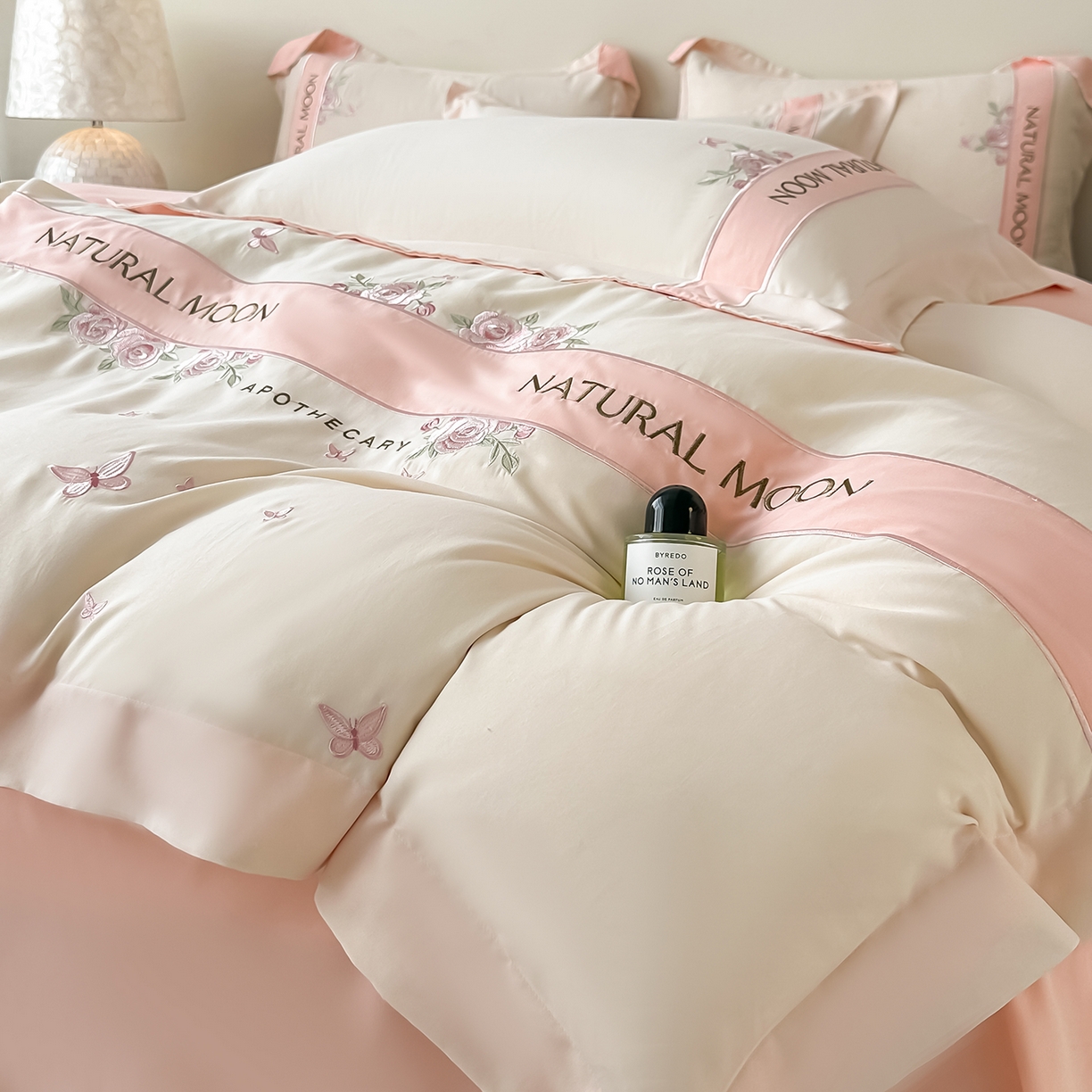 91家纺网 家纺一手货源 找家纺 （总）遇见家居生活馆 2025新款亲肤棉刺绣四件套-花田里