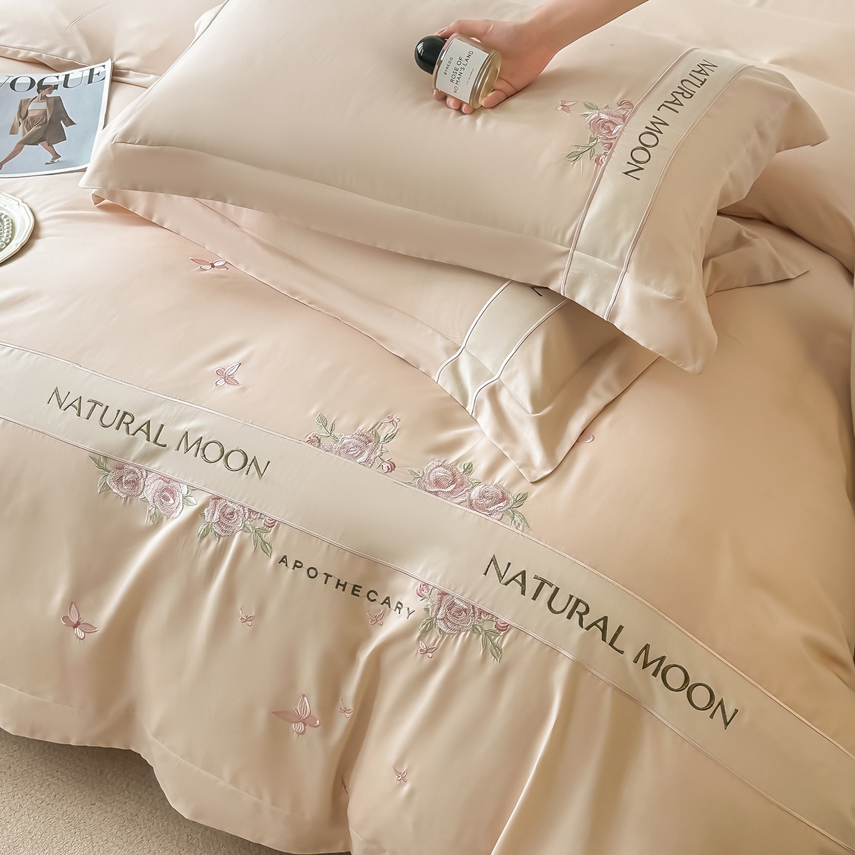 91家纺网 家纺一手货源 找家纺 遇见家居生活馆 2025新款亲肤棉刺绣四件套-花田里 花田里-香槟色