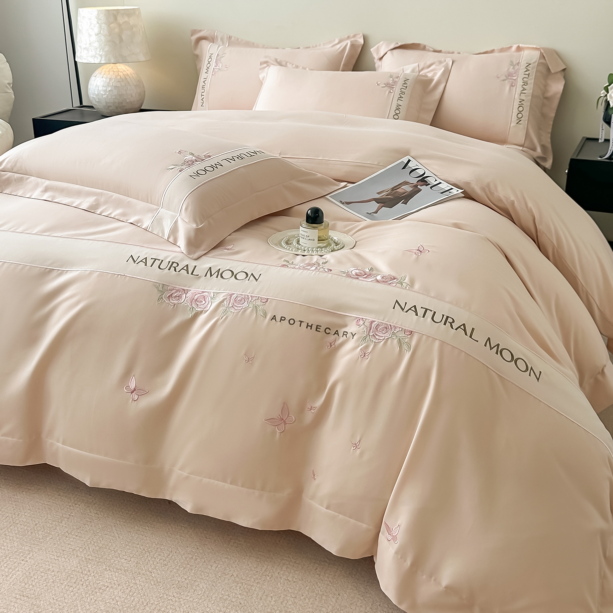 91家纺网 家纺一手货源 找家纺 遇见家居生活馆 2025新款亲肤棉刺绣四件套-花田里 花田里-香槟色