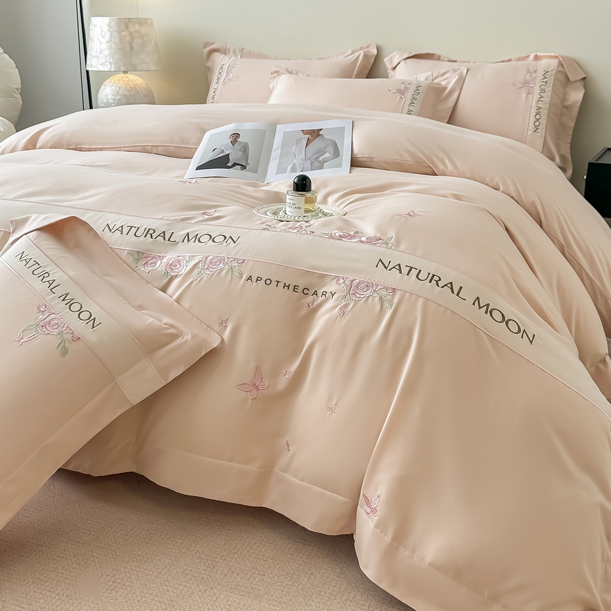 91家纺网 家纺一手货源 找家纺 遇见家居生活馆 2025新款亲肤棉刺绣四件套-花田里 花田里-香槟色