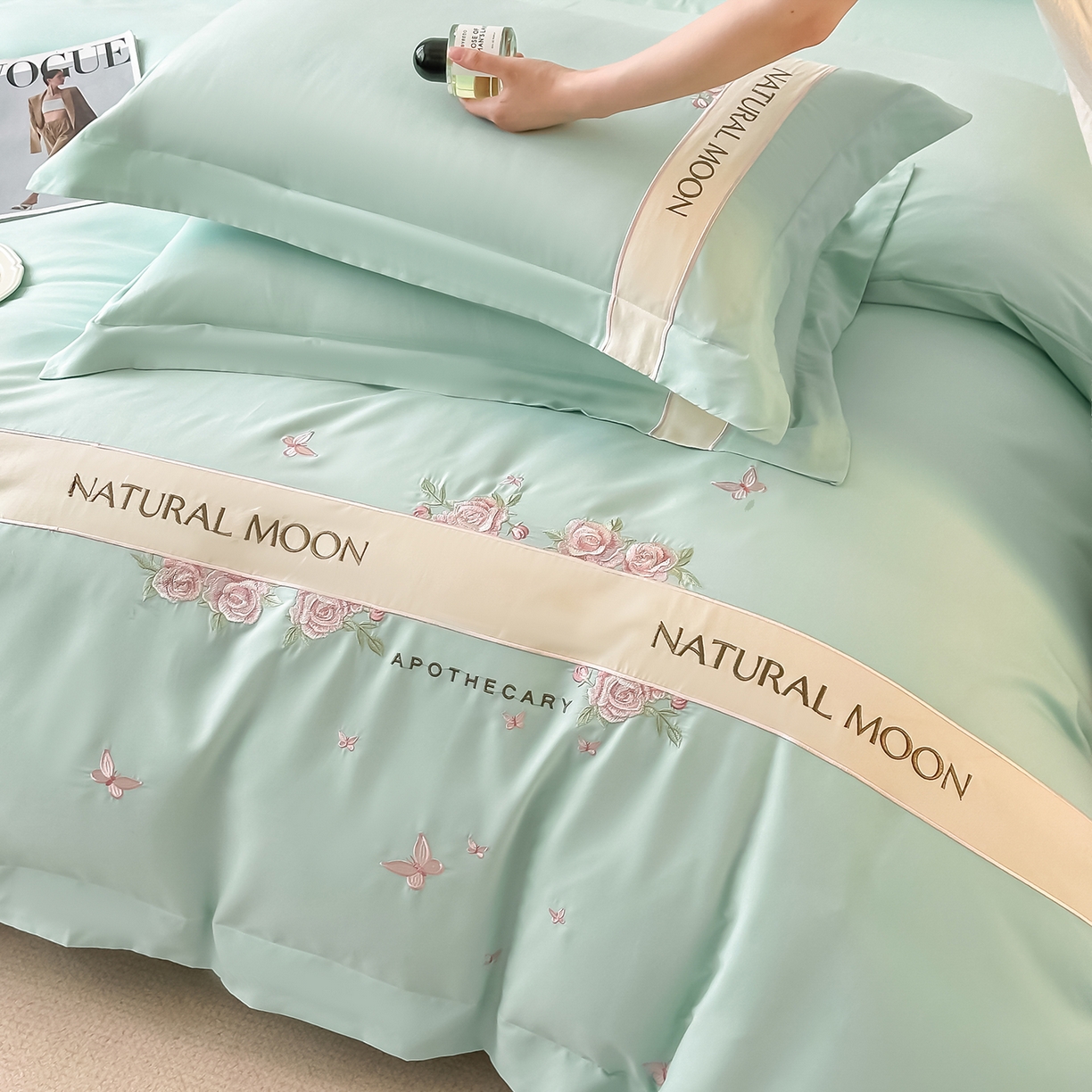 91家纺网 家纺一手货源 找家纺 遇见家居生活馆 2025新款亲肤棉刺绣四件套-花田里 花田里-冰清绿