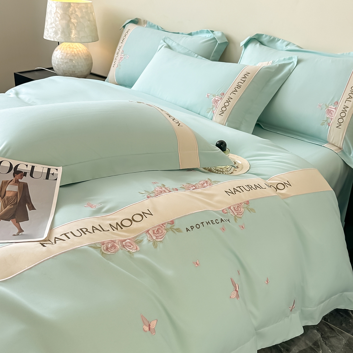 91家纺网 家纺一手货源 找家纺 遇见家居生活馆 2025新款亲肤棉刺绣四件套-花田里 花田里-冰清绿