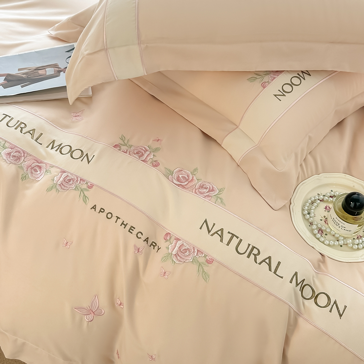 91家纺网 家纺一手货源 找家纺 遇见家居生活馆 2025新款亲肤棉刺绣四件套-花田里 花田里-香槟色