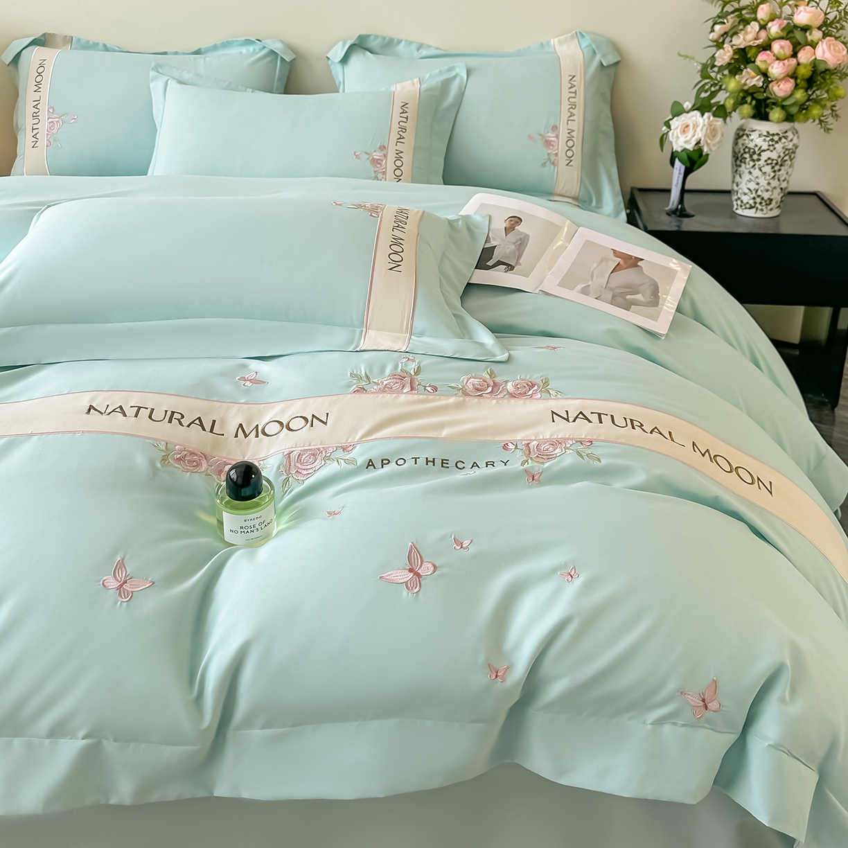 91家纺网 家纺一手货源 找家纺 遇见家居生活馆 2025新款亲肤棉刺绣四件套-花田里 花田里-冰清绿