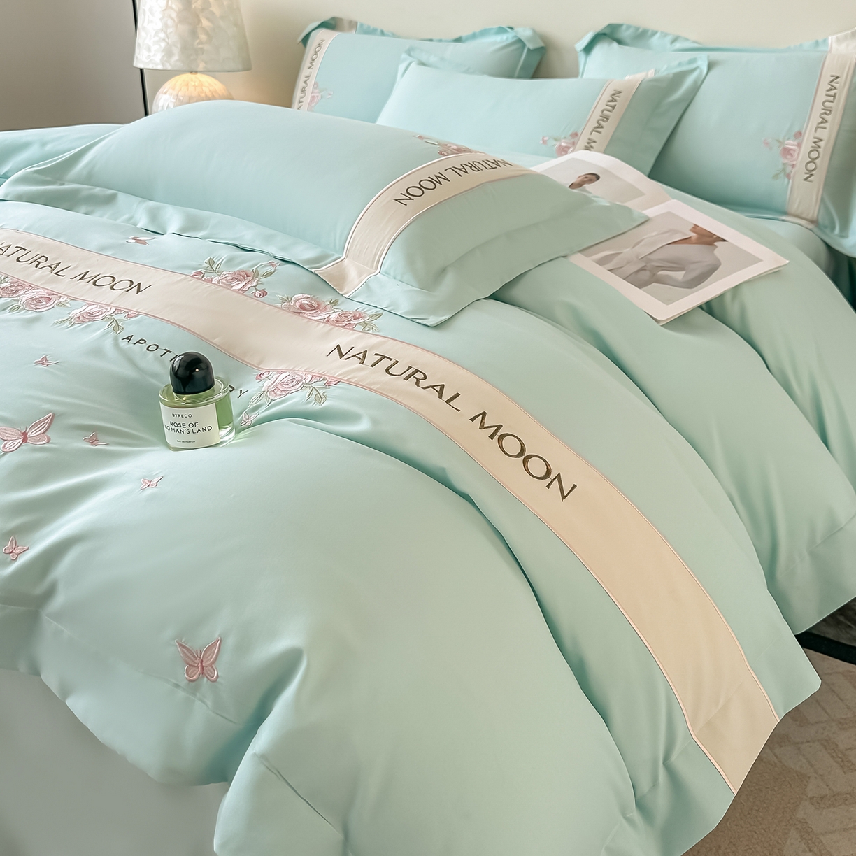 91家纺网 家纺一手货源 找家纺 遇见家居生活馆 2025新款亲肤棉刺绣四件套-花田里 花田里-冰清绿