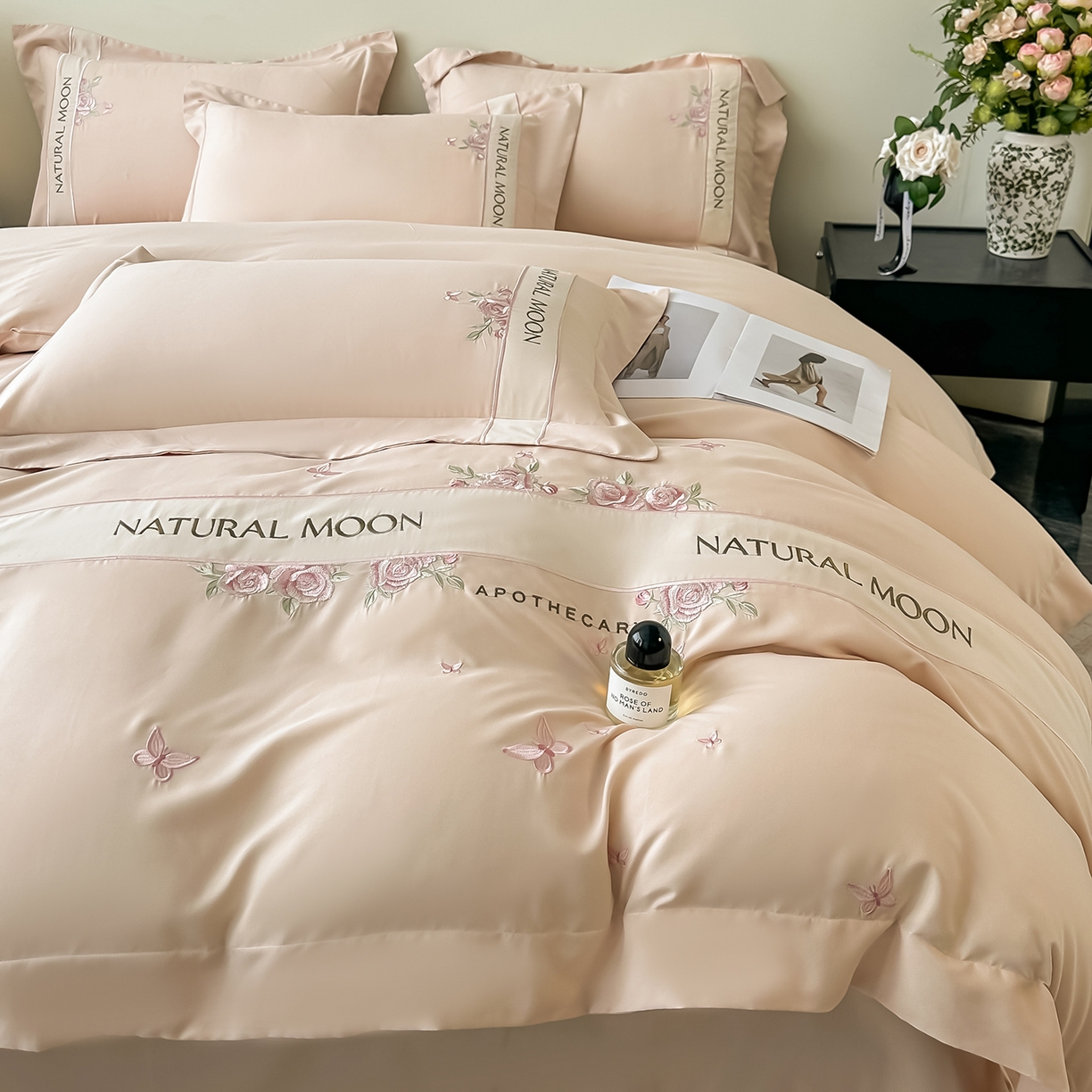 91家纺网 家纺一手货源 找家纺 遇见家居生活馆 2025新款亲肤棉刺绣四件套-花田里 花田里-香槟色