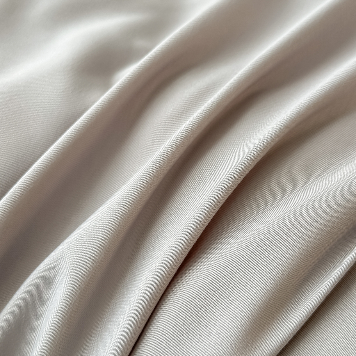 91家纺网 家纺一手货源 找家纺 遇见家居生活馆 2025新款亲肤棉刺绣四件套-花田里 花田里-灰粉