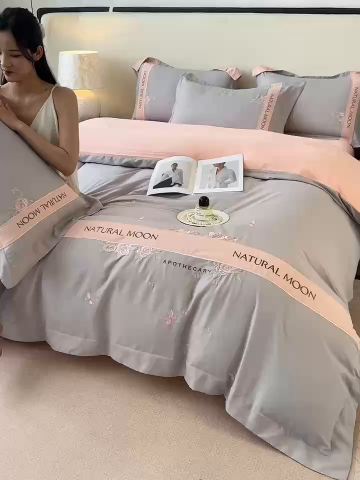 91家纺网 家纺一手货源 找家纺 遇见家居生活馆 2025新款亲肤棉刺绣四件套-花田里 花田里-灰粉