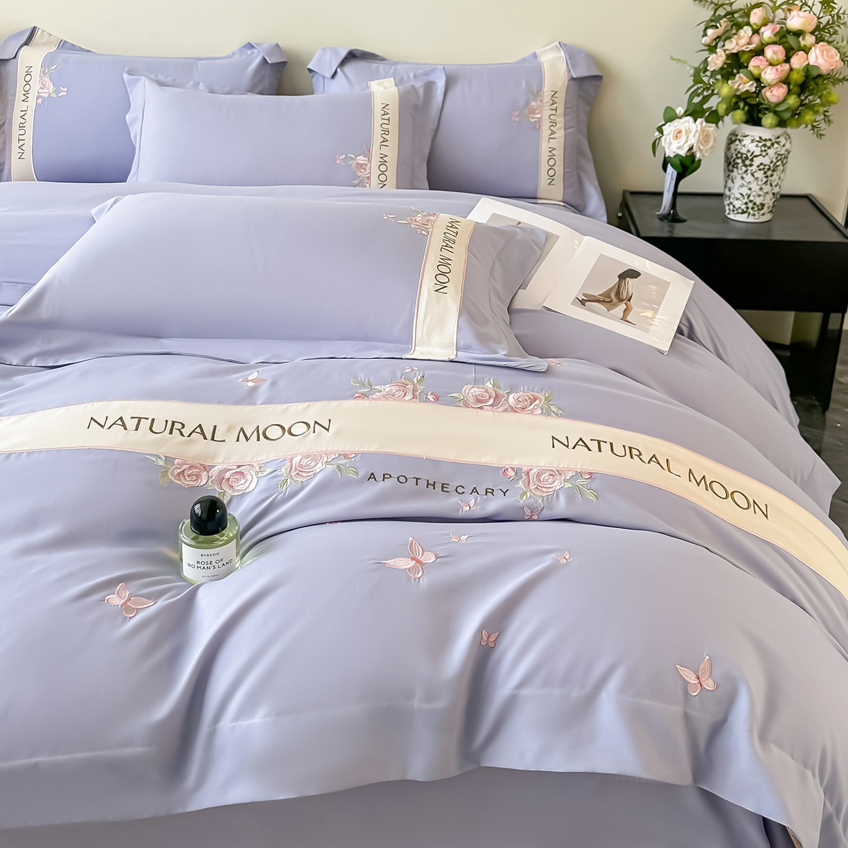 91家纺网 家纺一手货源 找家纺 遇见家居生活馆 2025新款亲肤棉刺绣四件套-花田里 花田里-香芋紫