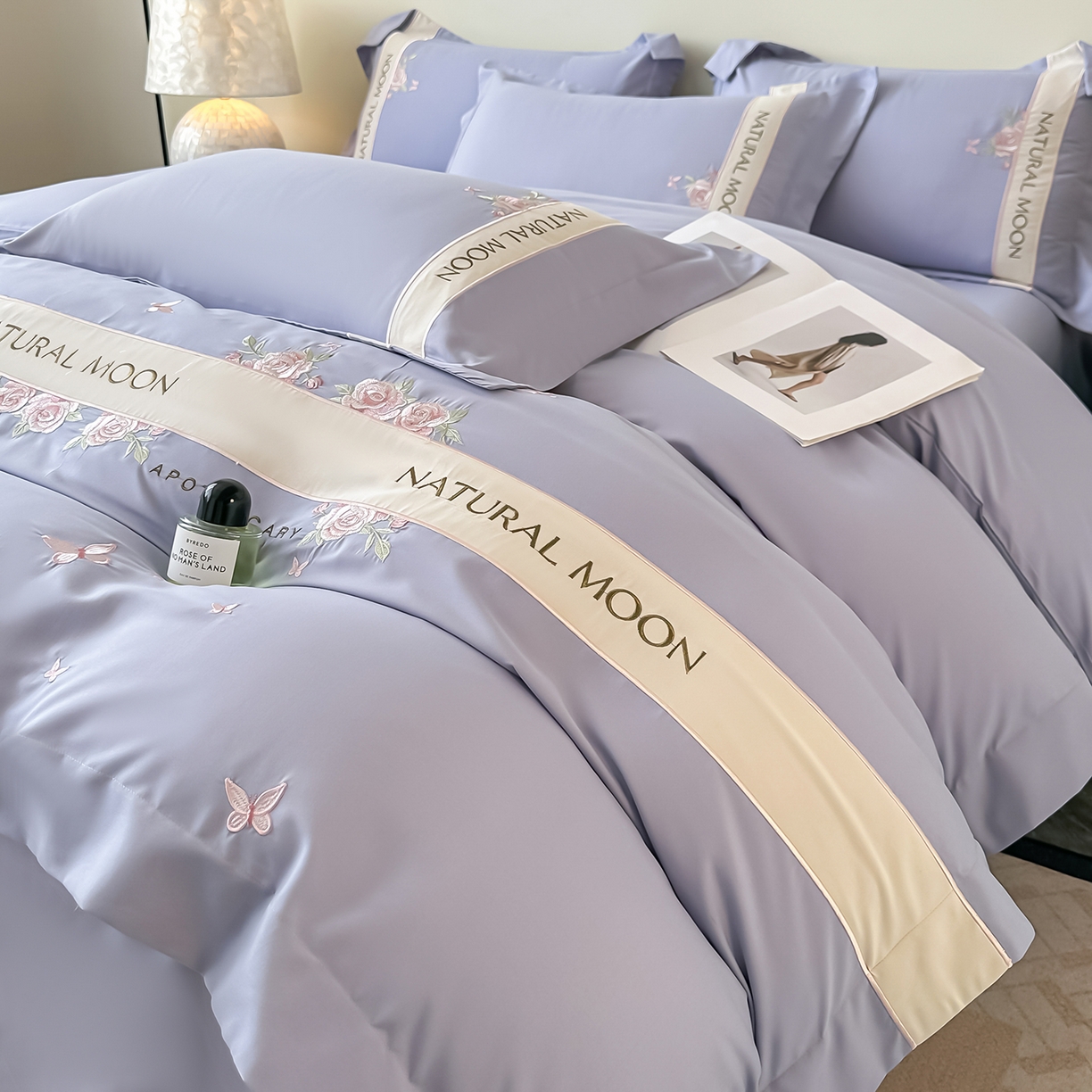 91家纺网 家纺一手货源 找家纺 遇见家居生活馆 2025新款亲肤棉刺绣四件套-花田里 花田里-香芋紫