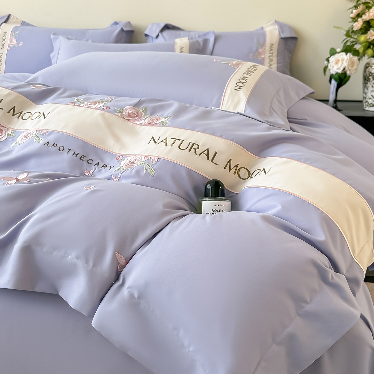 91家纺网 家纺一手货源 找家纺 遇见家居生活馆 2025新款亲肤棉刺绣四件套-花田里 花田里-香芋紫