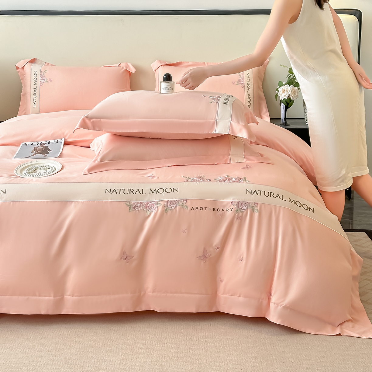 91家纺网 家纺一手货源 找家纺 遇见家居生活馆 2025新款亲肤棉刺绣四件套-花田里 花田里-樱花粉