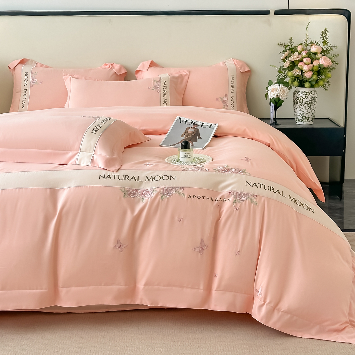 91家纺网 家纺一手货源 找家纺 遇见家居生活馆 2025新款亲肤棉刺绣四件套-花田里 花田里-樱花粉