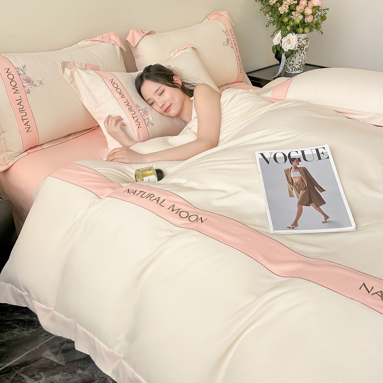 91家纺网 家纺一手货源 找家纺 遇见家居生活馆 2025新款亲肤棉刺绣四件套-花田里 花田里-白粉