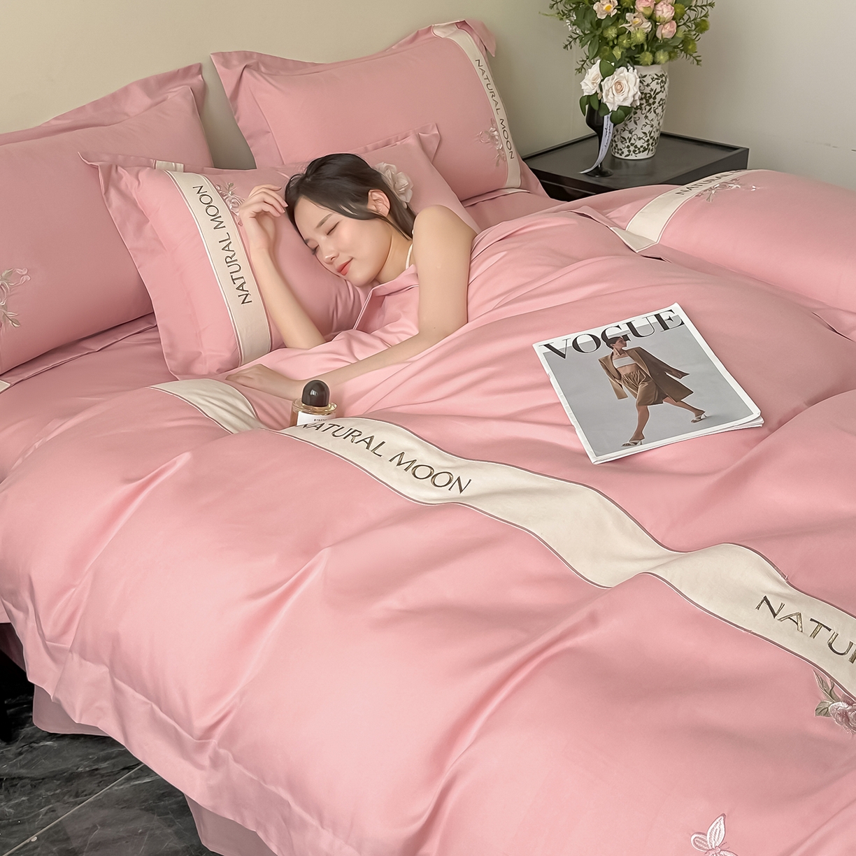 91家纺网 家纺一手货源 找家纺 遇见家居生活馆 2025新款亲肤棉刺绣四件套-花田里 花田里-公主粉