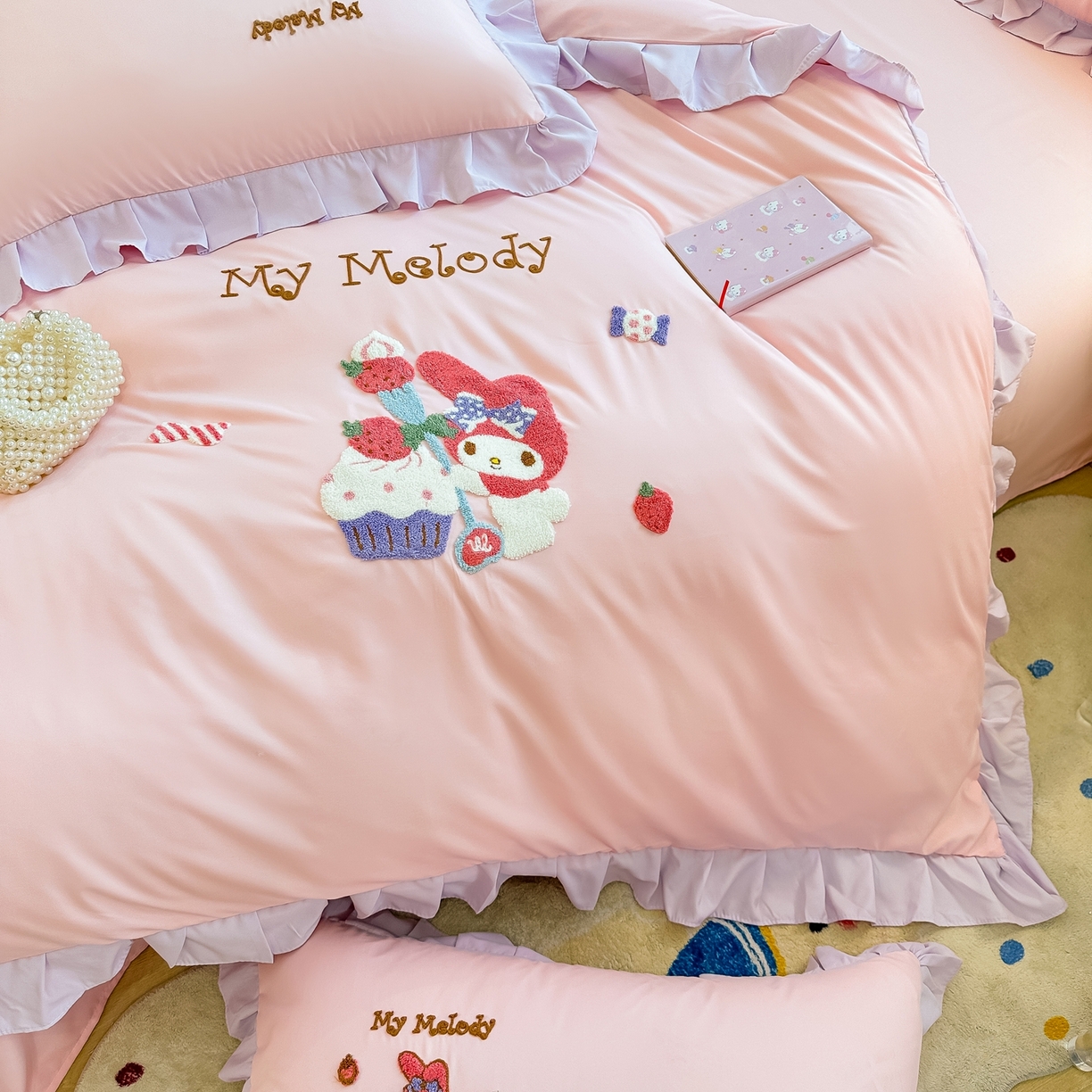 91家纺网 家纺一手货源 找家纺 博雅 2025春夏新款毛巾绣三丽鸥水洗棉花边四件套正版授权 毛巾绣-蛋糕美乐蒂