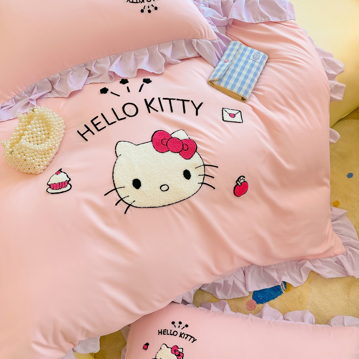 91家纺网 家纺一手货源 找家纺 博雅 2025春夏新款毛巾绣三丽鸥水洗棉花边四件套正版授权 毛巾绣-甜美KT猫