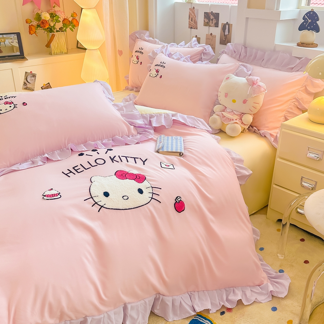 91家纺网 家纺一手货源 找家纺 博雅 2025春夏新款毛巾绣三丽鸥水洗棉花边四件套正版授权 毛巾绣-甜美KT猫