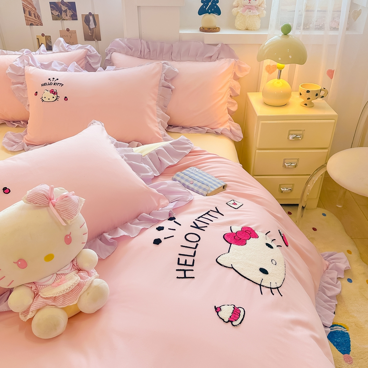 91家纺网 家纺一手货源 找家纺 博雅 2025春夏新款毛巾绣三丽鸥水洗棉花边四件套正版授权 毛巾绣-甜美KT猫