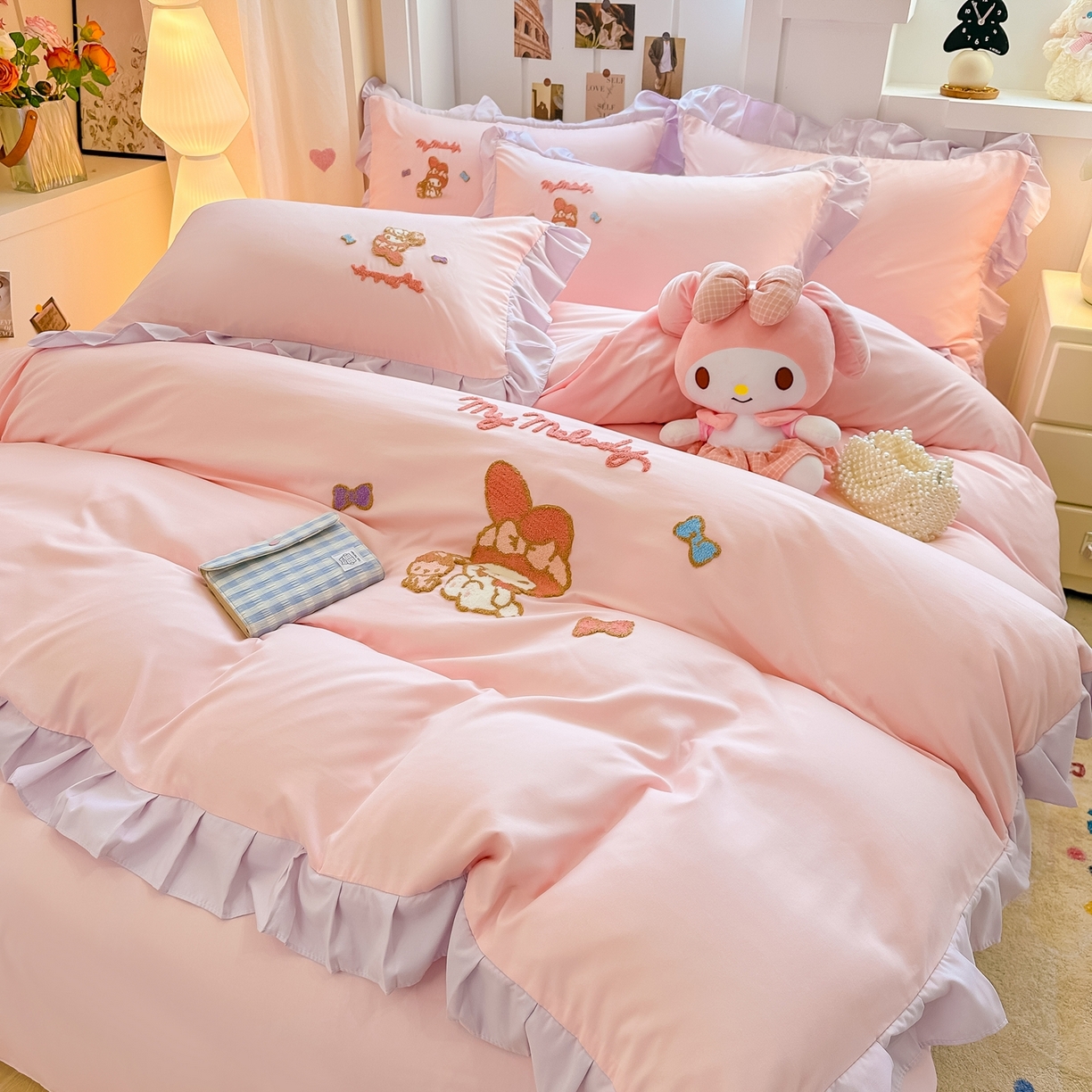 91家纺网 家纺一手货源 找家纺 博雅 2025春夏新款毛巾绣三丽鸥水洗棉花边四件套正版授权 毛巾绣-小兔美乐蒂