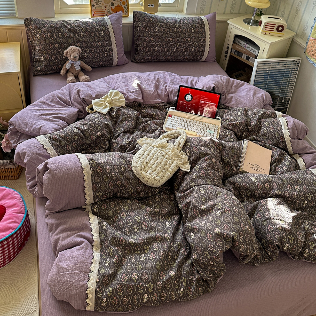 91家纺网 家纺一手货源 找家纺 水墨江南 2025新款云感皱皱纱全棉花边四件套场景一 花边款-秘境