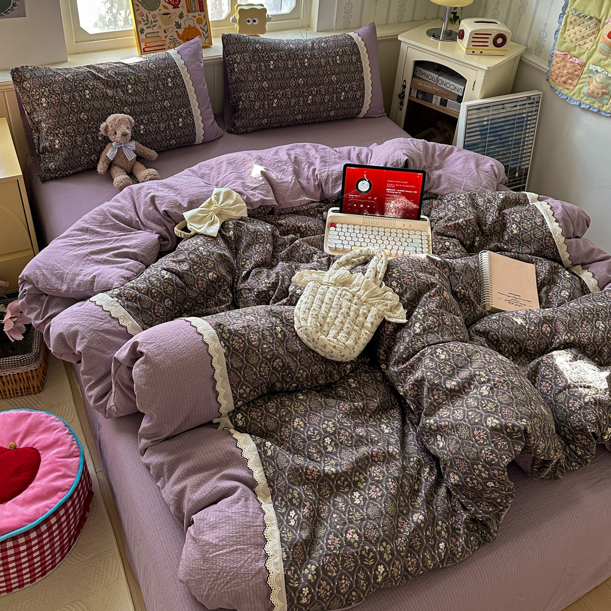 91家纺网 家纺一手货源 找家纺 水墨江南 2025新款云感皱皱纱全棉花边四件套场景一 花边款-秘境