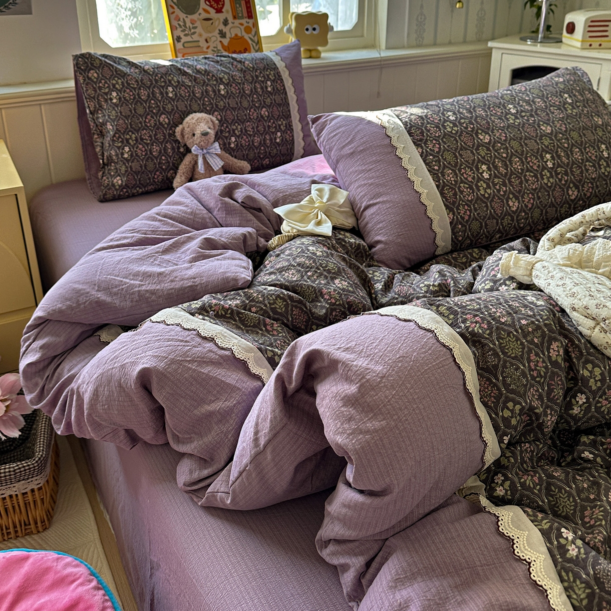 91家纺网 家纺一手货源 找家纺 水墨江南 2025新款云感皱皱纱全棉花边四件套场景一 花边款-秘境