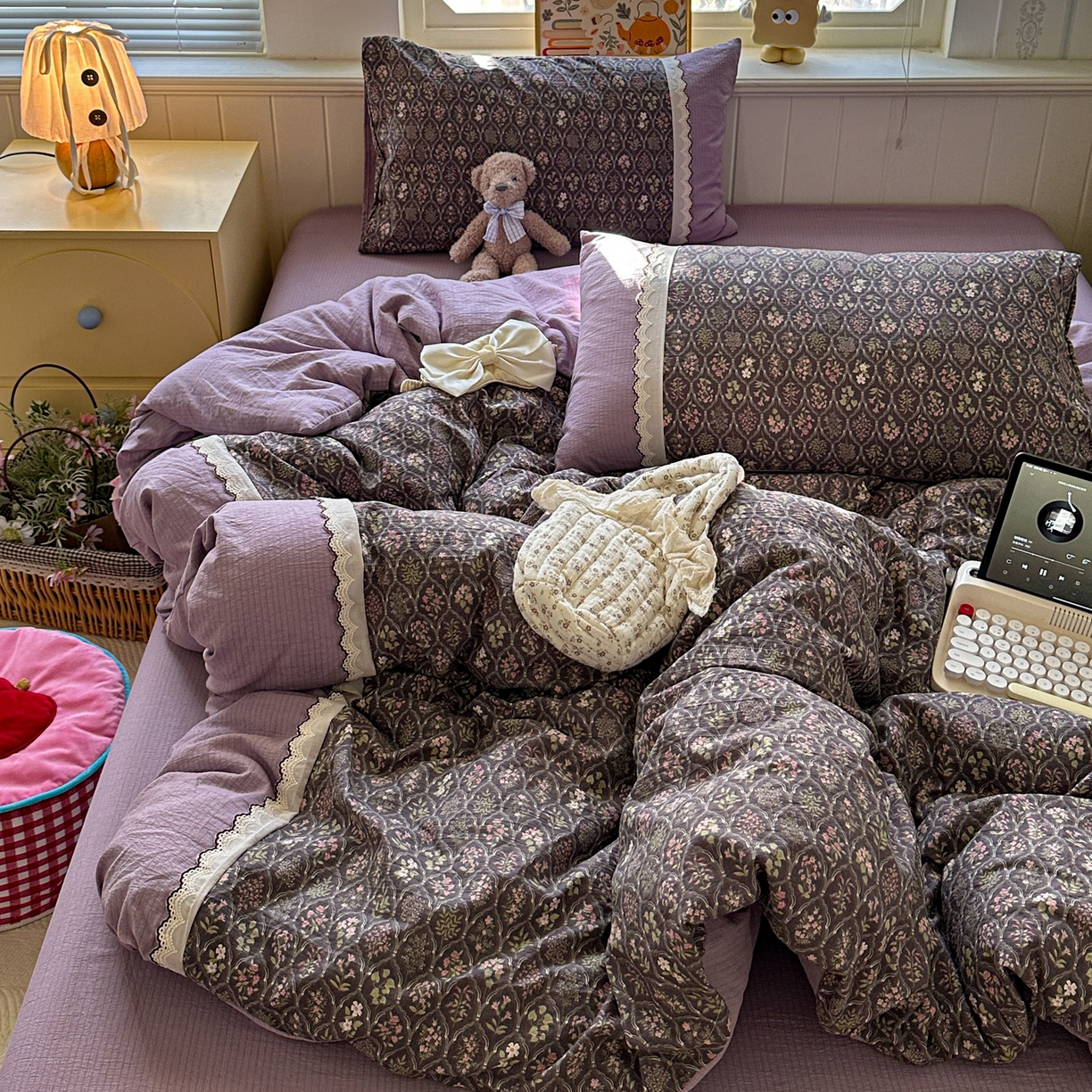 91家纺网 家纺一手货源 找家纺 水墨江南 2025新款云感皱皱纱全棉花边四件套场景一 花边款-秘境