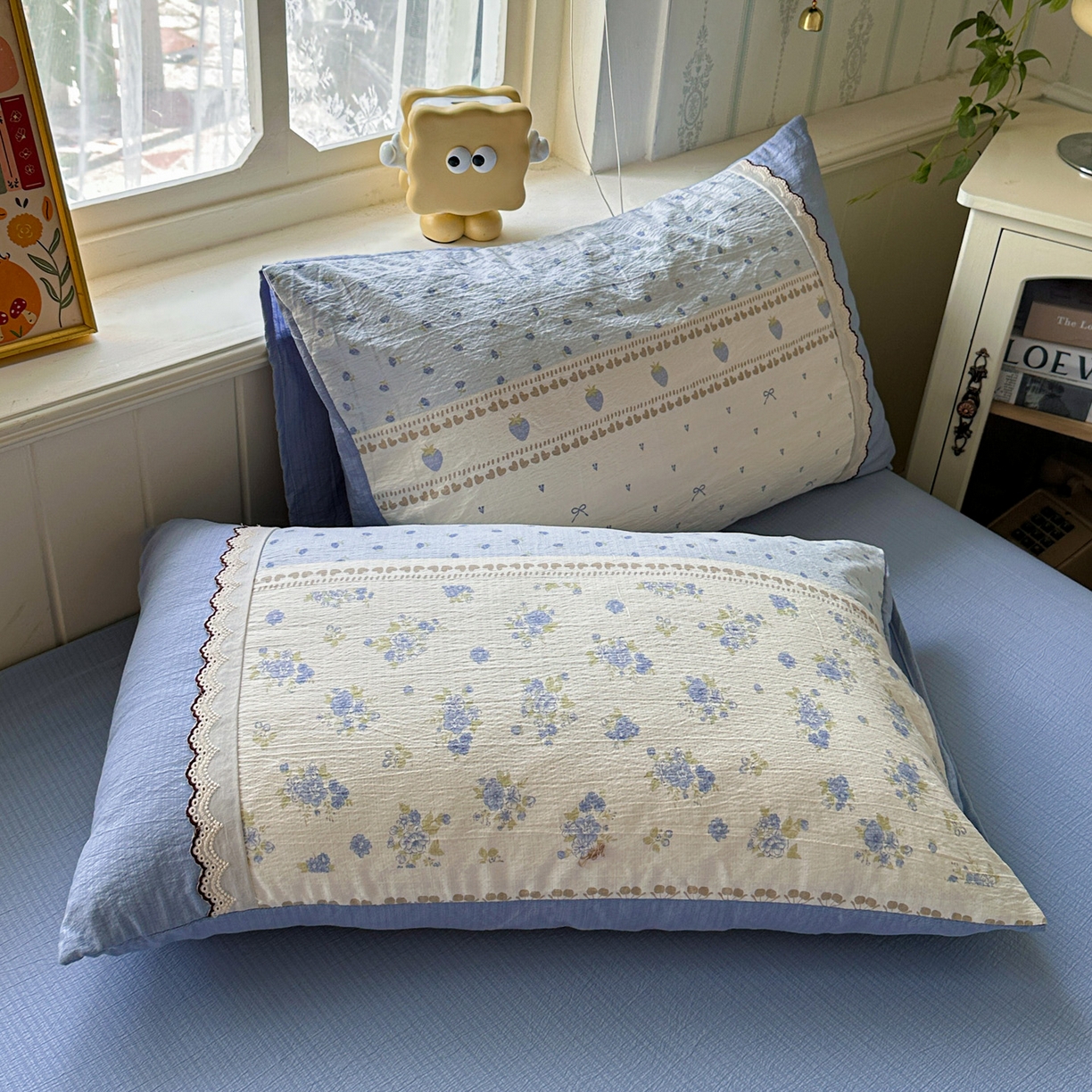 91家纺网 家纺一手货源 找家纺 水墨江南 2025新款云感皱皱纱全棉花边四件套场景一 花边款-春天里蓝