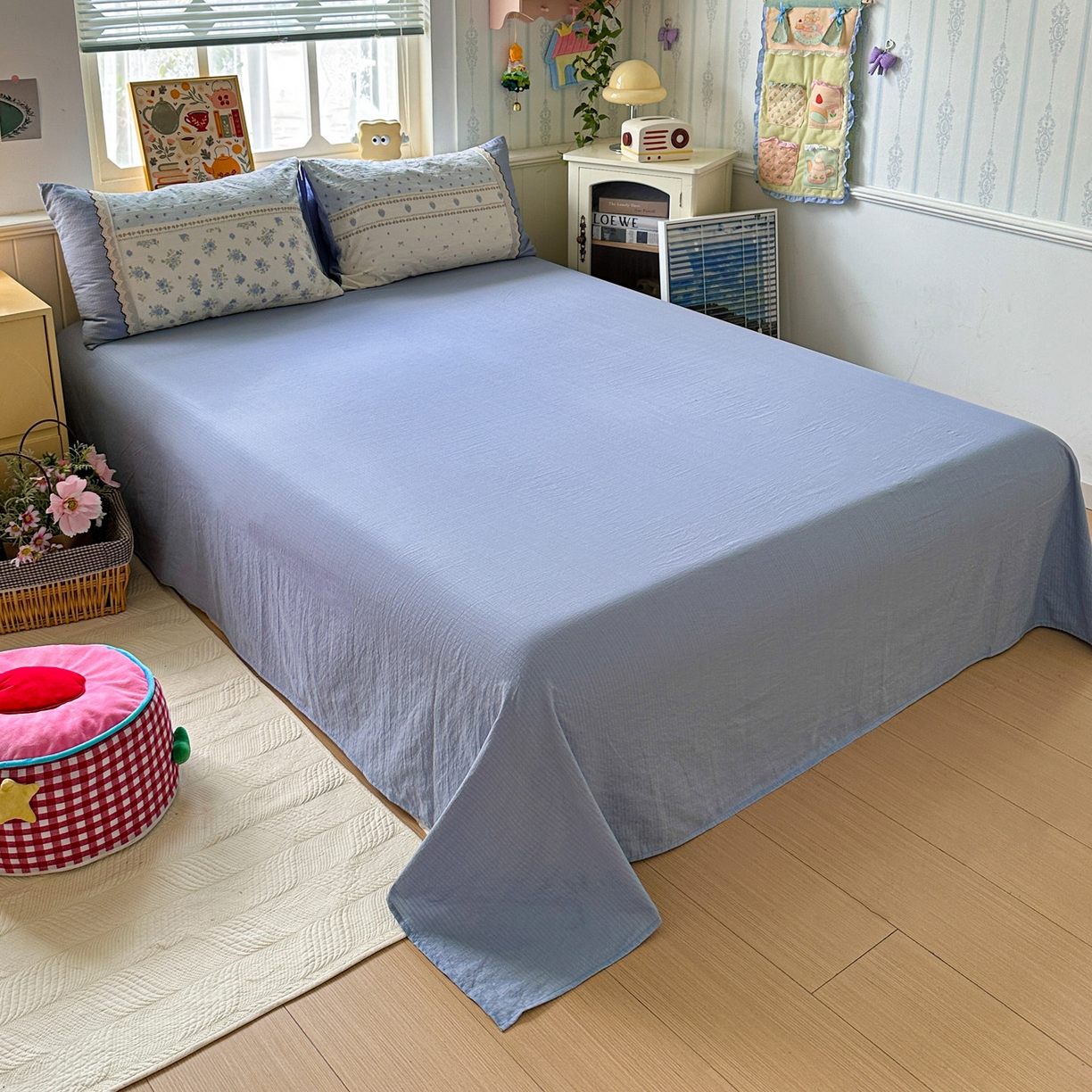 91家纺网 家纺一手货源 找家纺 水墨江南 2025新款云感皱皱纱全棉花边四件套场景一 花边款-春天里蓝