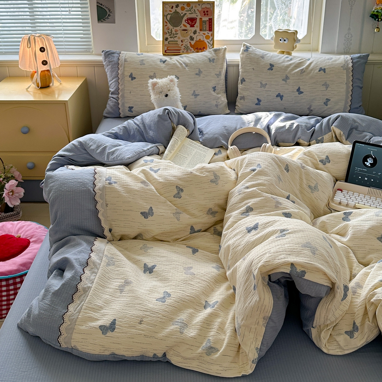 91家纺网 家纺一手货源 找家纺 水墨江南 2025新款云感皱皱纱全棉花边四件套场景一 花边款-蝶舞