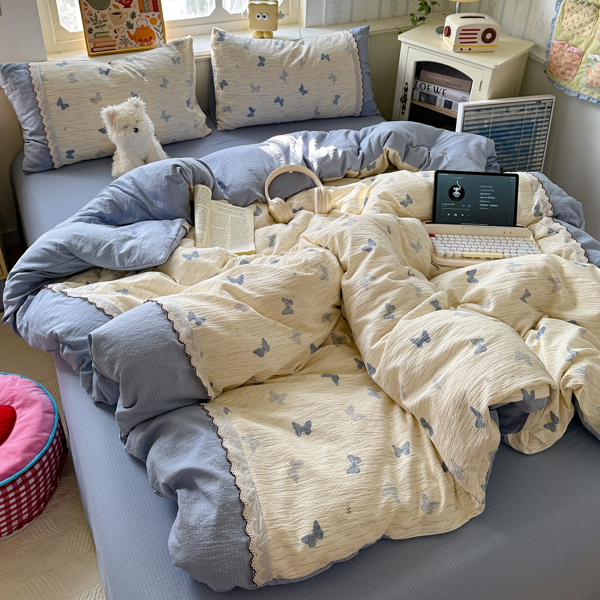 91家纺网 家纺一手货源 找家纺 水墨江南 2025新款云感皱皱纱全棉花边四件套场景一 花边款-蝶舞