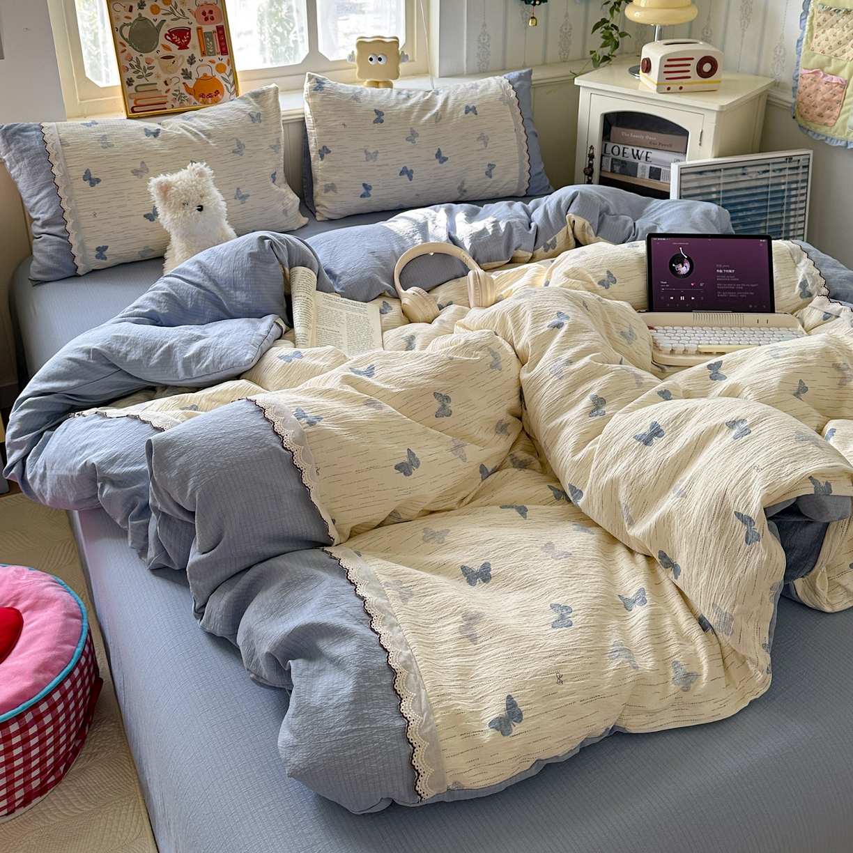 91家纺网 家纺一手货源 找家纺 水墨江南 2025新款云感皱皱纱全棉花边四件套场景一 花边款-蝶舞