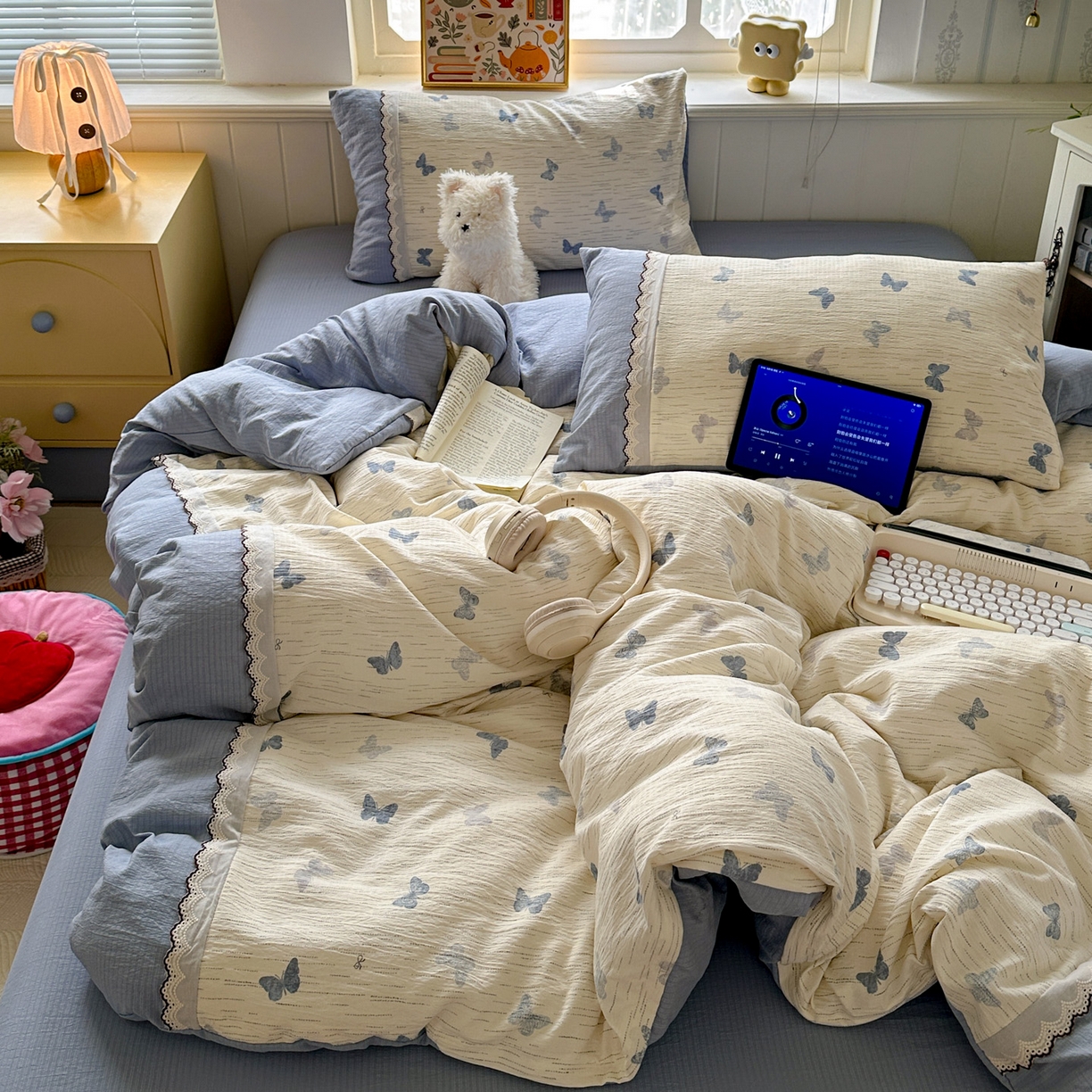 91家纺网 家纺一手货源 找家纺 水墨江南 2025新款云感皱皱纱全棉花边四件套场景一 花边款-蝶舞