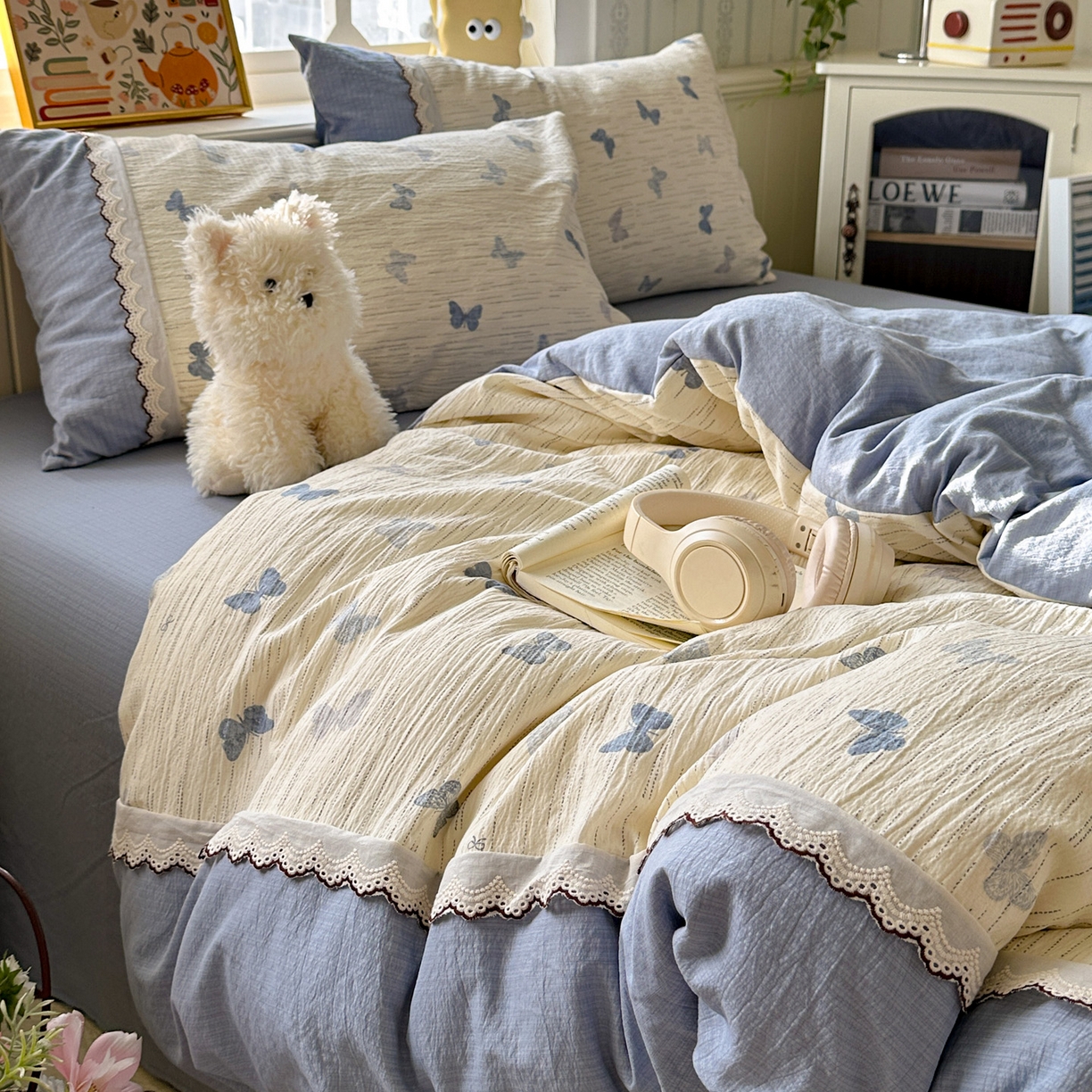 91家纺网 家纺一手货源 找家纺 水墨江南 2025新款云感皱皱纱全棉花边四件套场景一 花边款-蝶舞