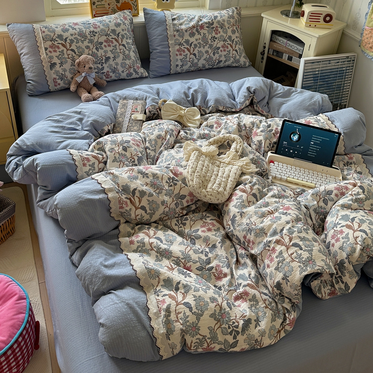 91家纺网 家纺一手货源 找家纺 水墨江南 2025新款云感皱皱纱全棉花边四件套场景一 花边款-繁花