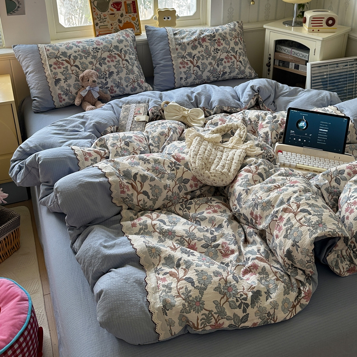 91家纺网 家纺一手货源 找家纺 水墨江南 2025新款云感皱皱纱全棉花边四件套场景一 花边款-繁花