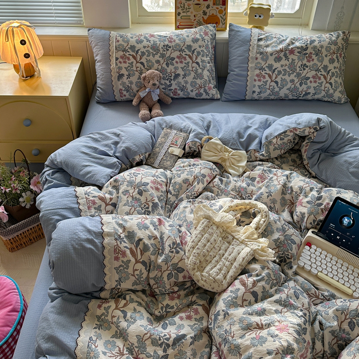 91家纺网 家纺一手货源 找家纺 水墨江南 2025新款云感皱皱纱全棉花边四件套场景一 花边款-繁花