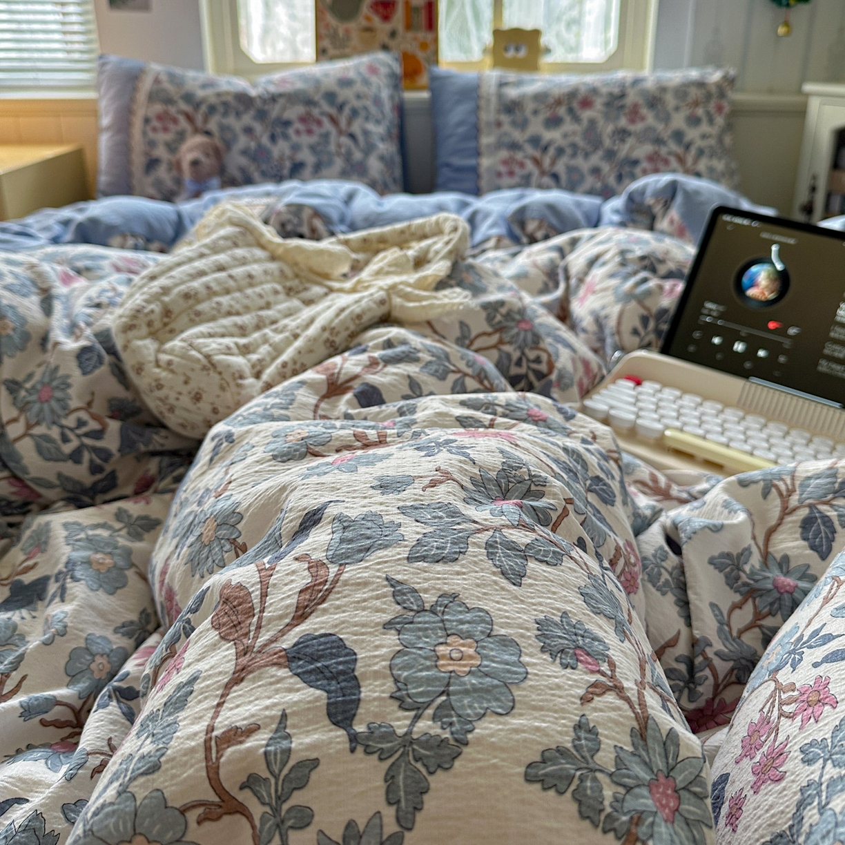 91家纺网 家纺一手货源 找家纺 水墨江南 2025新款云感皱皱纱全棉花边四件套场景一 花边款-繁花