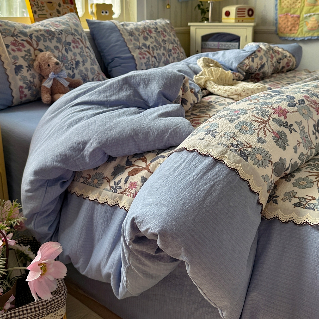 91家纺网 家纺一手货源 找家纺 水墨江南 2025新款云感皱皱纱全棉花边四件套场景一 花边款-繁花