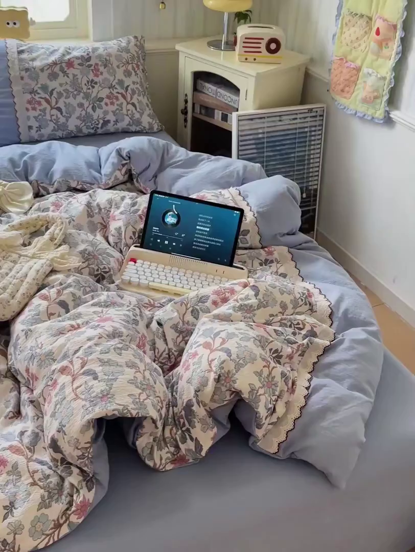 91家纺网 家纺一手货源 找家纺 水墨江南 2025新款云感皱皱纱全棉花边四件套场景一 花边款-繁花